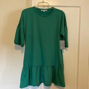 🎀 5/$20 🎀 NWT Velvet Torch green peplum tunic top size large